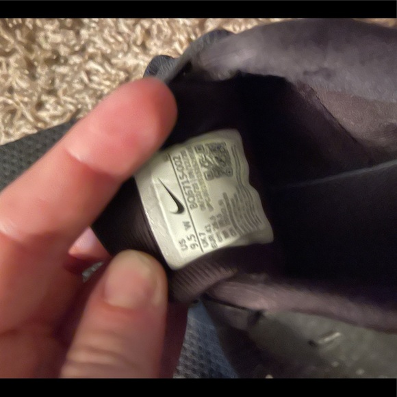 Womens Nike - Picture 3 of 3